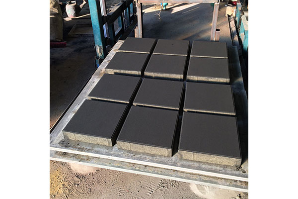 What are the characteristics of Iron Oxide Black 722 For Concrete Colored Bricks?